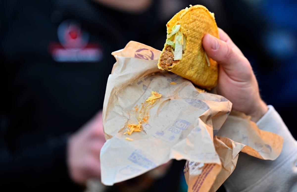  A major Taco Bell operator sells 44 restaurants. 