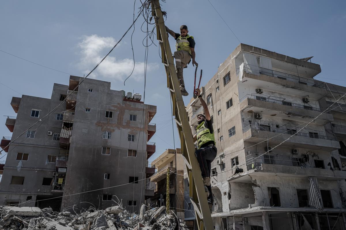 Civil defense workers cut fallen power lines as they clean up amid buildings destroyed in recent Israeli strikes in Tyre, Lebanon, May 29, 2026. (Daniel Berehulak/The New York Times)