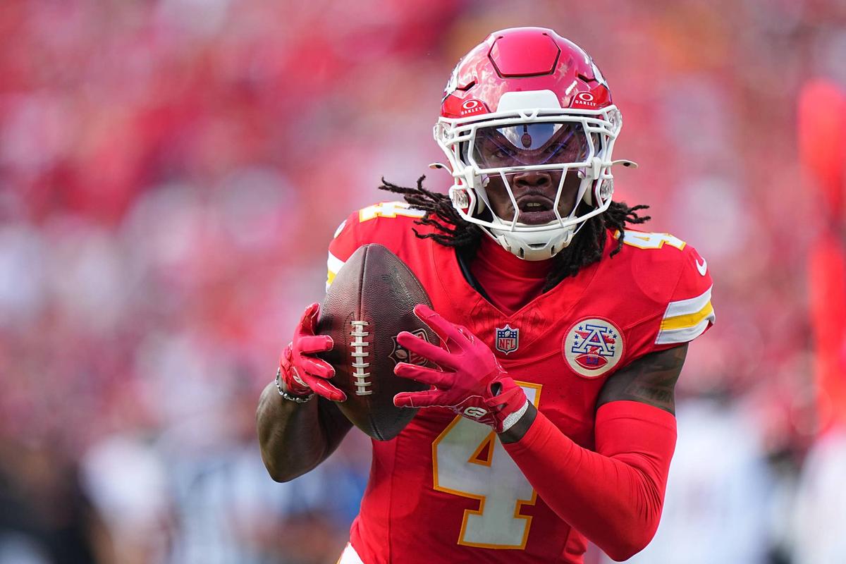  Football: Kansas City Chiefs Rashee Rice (4) in action, runs with the football vs Cincinnati Bengals at Arrowhead Stadium. Kansas City, MO 9/15/2024 CREDIT: Erick W. Rasco (Photo by Erick W. Rasco/Sports Illustrated via Getty Images) (Set Number: X164620 TK1) 