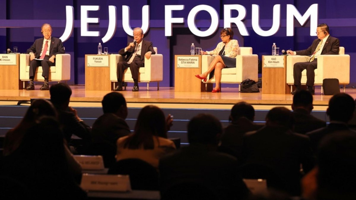 Former Japanese Prime Minister Yasuo Fukuda (2-L) speaks during the 2024 Jeju Forum for peace and prosperity at a convention center on the country's southern Jeju Island, South Korea. Photo by YONHAP / EPA