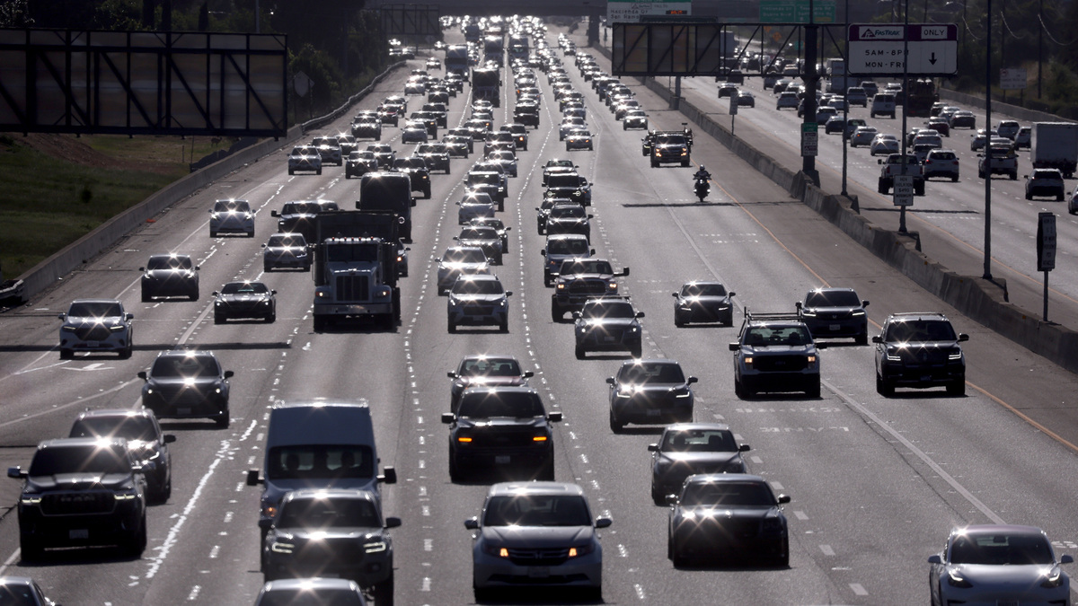 Rush-hour traffic is seen on Interstate 580 eastbound from El Charro Road in Pleasanton, Calif., on Wednesday, April 29, 2026. (Jane Tyska/Bay Area News Group/TNS)