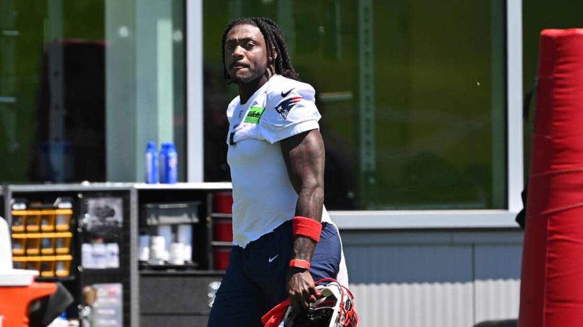  Jun 9, 2026; Foxborough, MA, USA; New England Patriots wide receiver A.J. Brown (1) arrives on the practice field for minicamp at Gillette Stadium. Mandatory Credit: Eric Canha-Imagn Images | Eric Canha-Imagn Images 