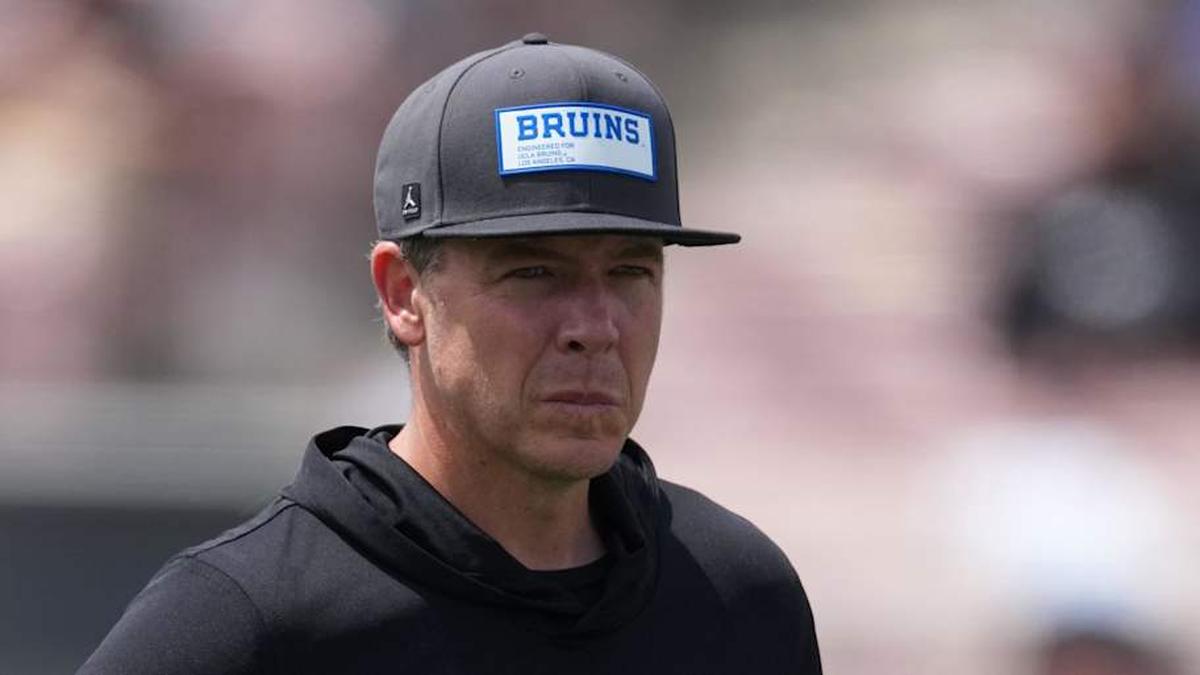  May 2, 2026; Pasadena, CA, USA; UCLA Bruins assistant quarterbacks coach Jon Boyer during the spring game at Rose Bowl. Mandatory Credit: Kirby Lee-Imagn Images | Kirby Lee-Imagn Images 