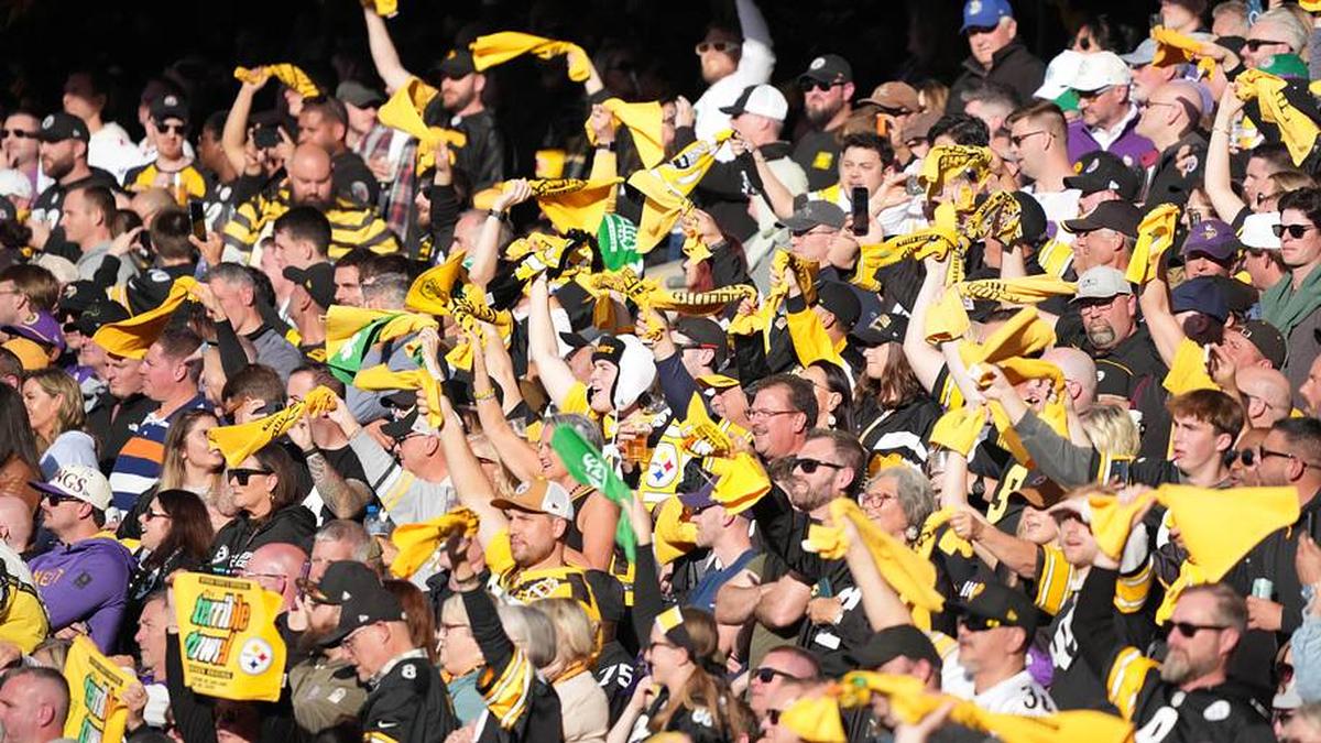  Sep 28, 2025; Dublin, Ireland; Pittsburgh Steelers fans cheer during the fourth quarter against the Minnesota Vikings during an NFL International Series game at Croke Park. Mandatory Credit: Kirby Lee-Imagn Images | Kirby Lee-Imagn Images 