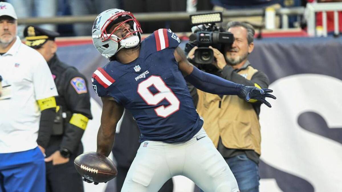  Oct 26, 2025; Foxborough, Massachusetts, USA; New England Patriots wide receiver Kayshon Boutte (9) scores a touchdown during the third quarter against the Cleveland Browns at Gillette Stadium. Mandatory Credit: Brian Fluharty-Imagn Images | Brian Fluharty-Imagn Images 