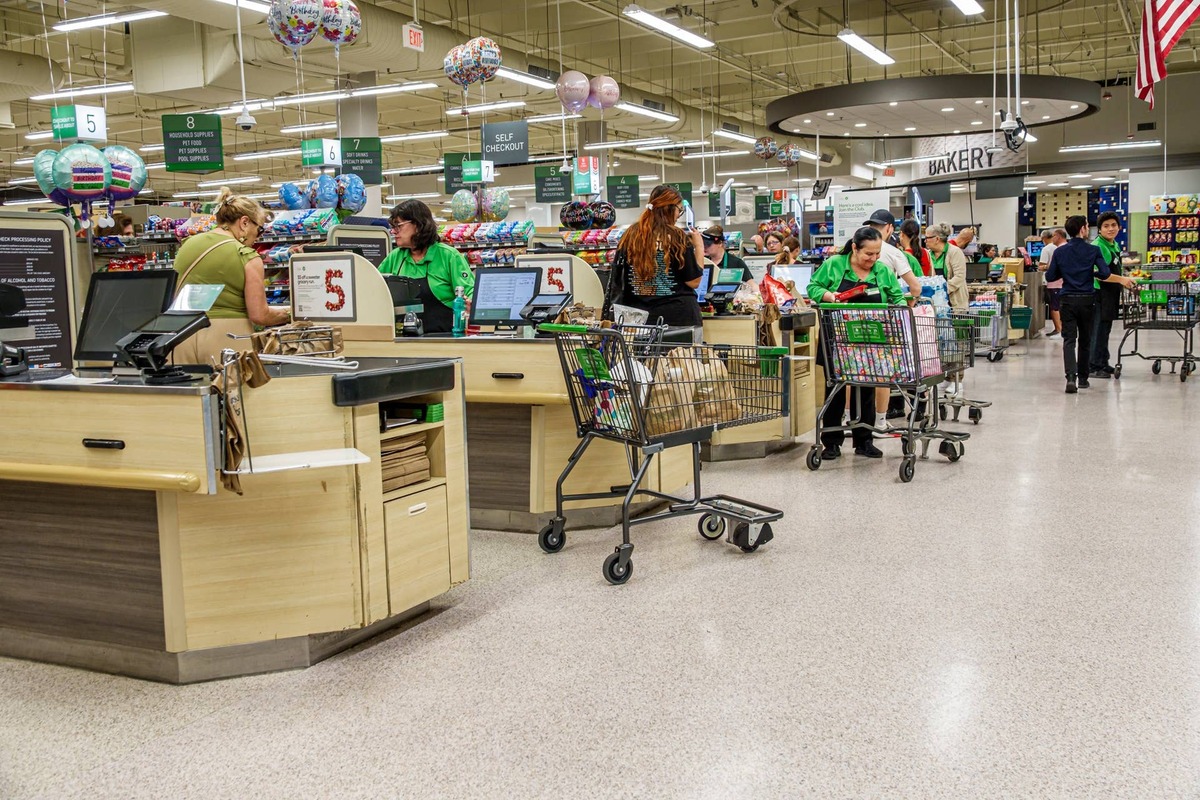  Publix closes another Florida store. 