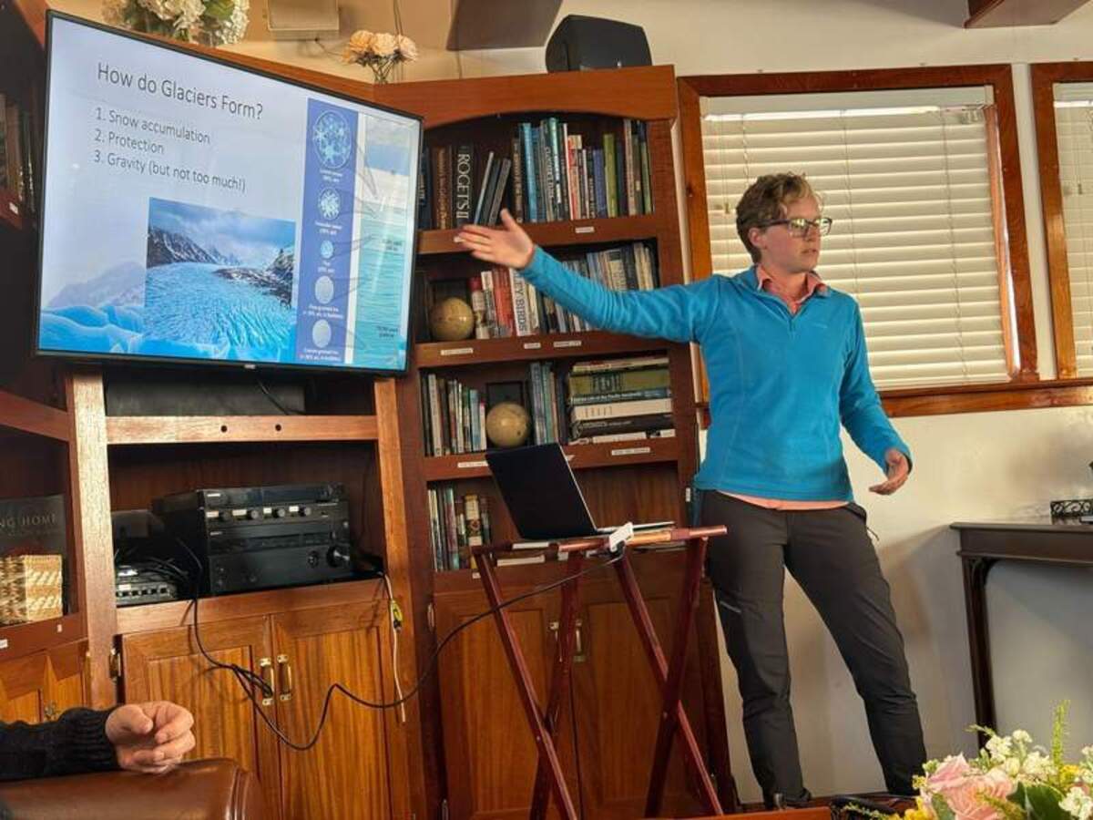  Naturalist Rachel explains how glaciers form. Photo credit: Mimi Slawoff 