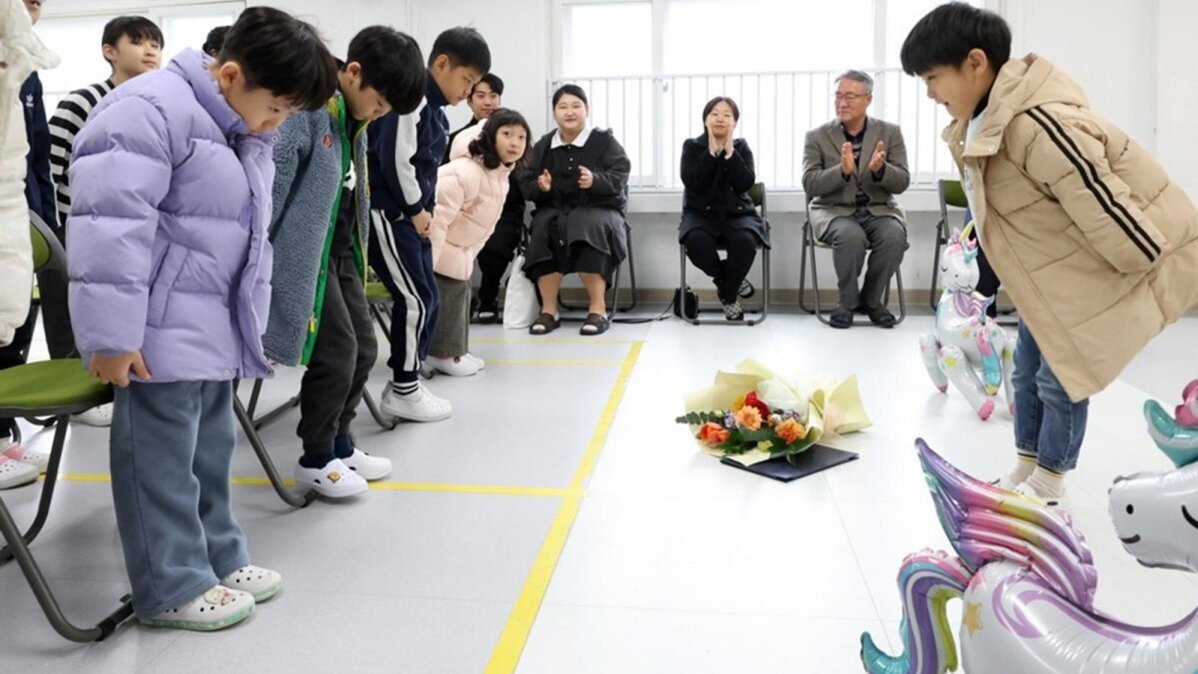 A first grade student (R) greets senior students as he attends an entrance ceremony alone at an elementary school in PyeongChang, South Korea, 03 March 2026. Twenty-one elementary schools in the province each had only one first-grade student attending entrance ceremonies that day, while 20 other schools failed to hold them because there were no enrolled first-grade students. Photo YONHAP / EPA