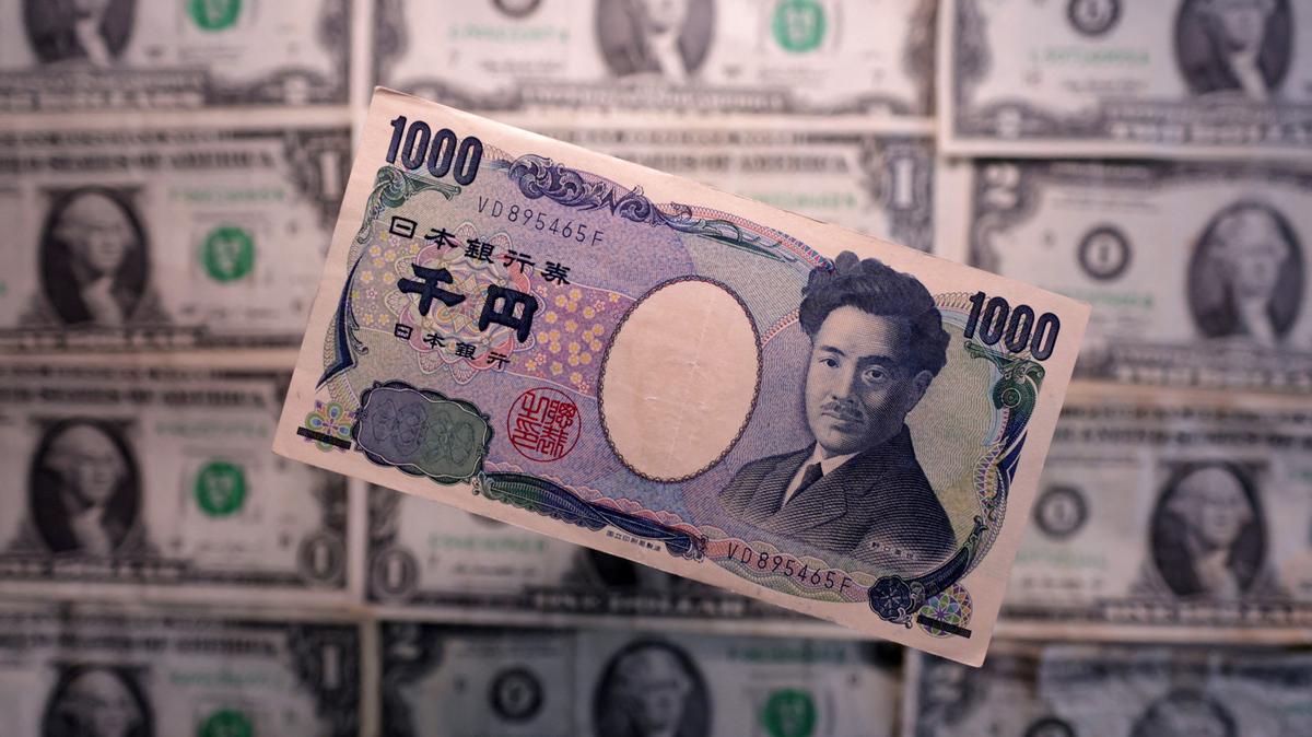 Yen and U.S. dollar banknotes are seen in this illustration taken March 19, 2025. REUTERS/Dado Ruvic/Illustration