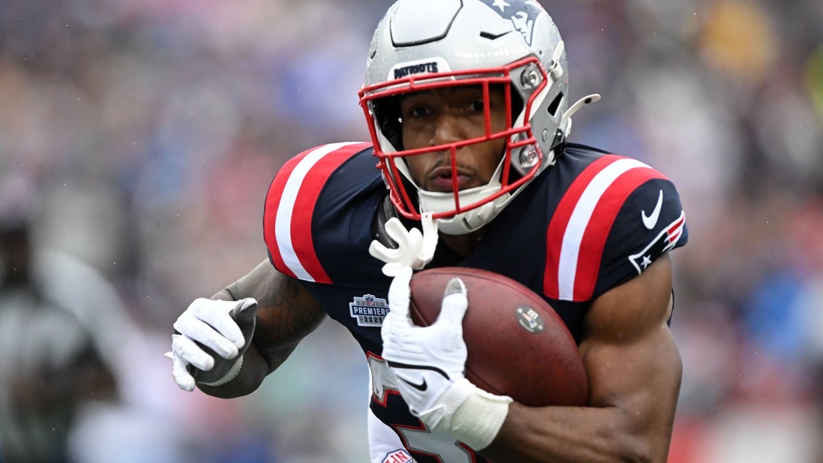 Sep 7, 2025; Foxborough, Massachusetts, USA; New England Patriots running back TreVeyon Henderson (32) ruswhes the ball against the Las Vegas Raiders in the first half at Gillette Stadium. Mandatory Credit: Brian Fluharty-Imagn Images