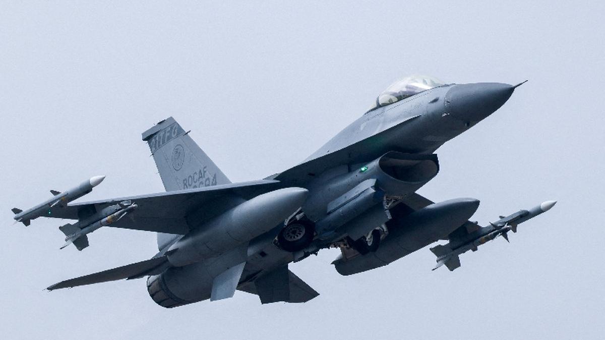 FILE PHOTO: An F-16 fighter jet takes off during an annual military exercise ahead of Lunar New Year in Chiayi, Taiwan January 28, 2026. REUTERS/Ann Wang/File Photo