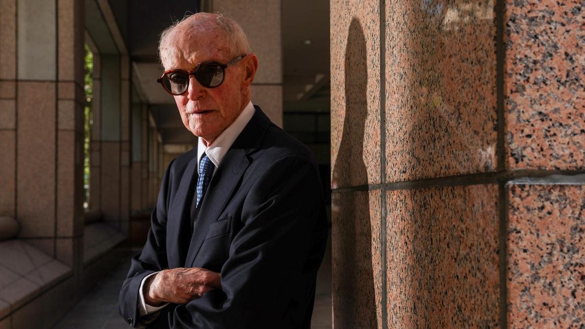 Judge Robert Draper, 84, stands outside the Ronald Reagan Federal Building in Los Angeles, California on Tuesday, April 28, 2026. (Robert Gauthier/Los Angeles Times/TNS)