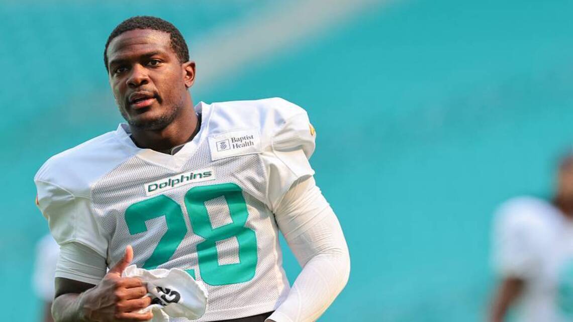 Dolphins Sunday Mailbag: How Much Will the Offense Lean on the Run Game?