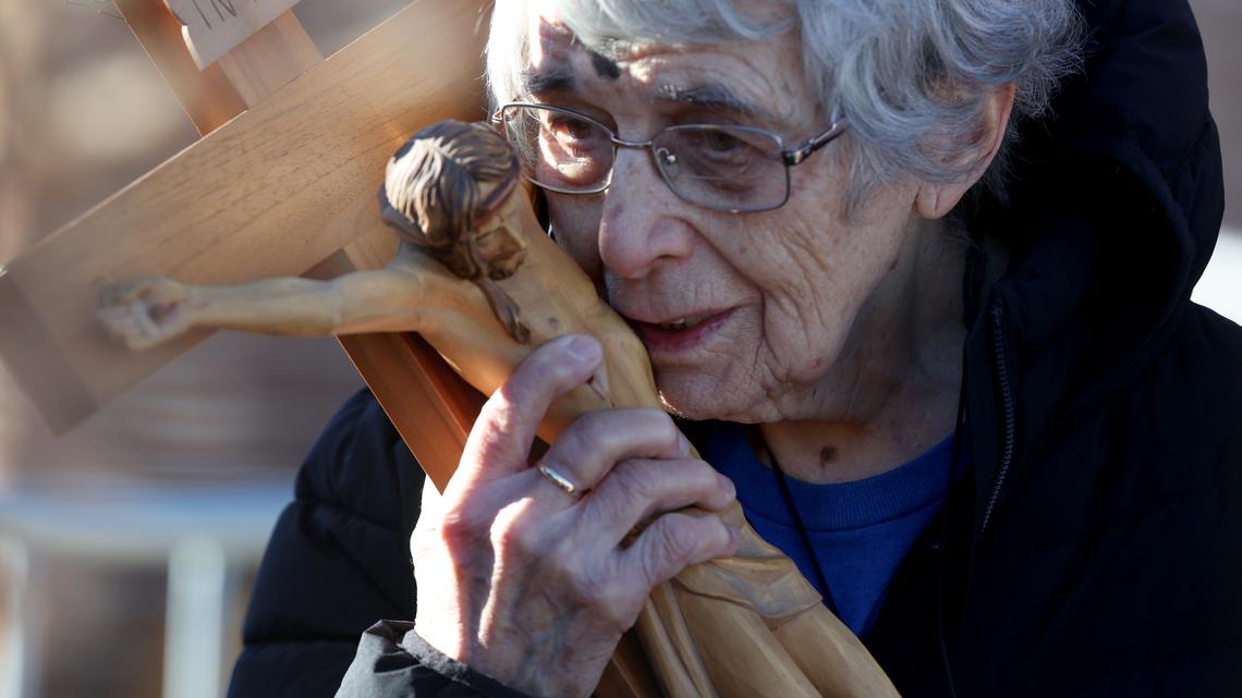 Judge orders Trump administration to allow clergy access at Illinois' Broadview immigration facility for Easter holy days 