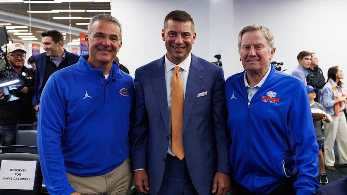  Florida Gators former head coach Urban Meyer, Florida Gators head coach Jon Sumrall, and Florida Gators former head coach Steve Spurrier pose after the press conference. | Matt Pendleton-Imagn Images 