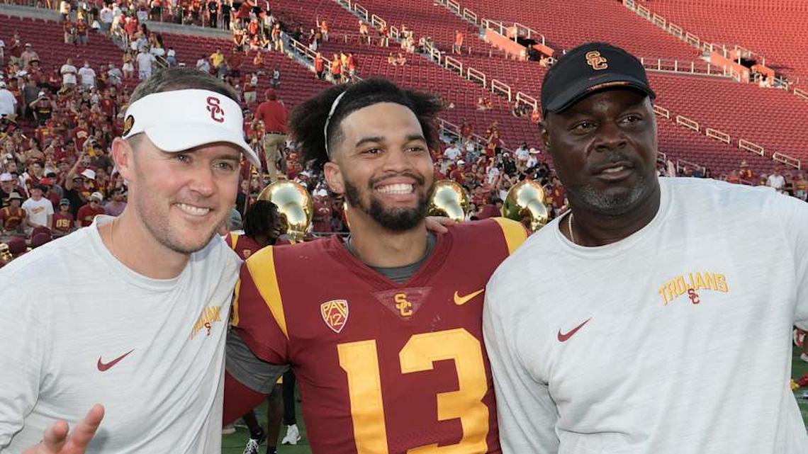 Sep 3, 2022; Los Angeles, California, USA; Southern California Trojans coach Lincoln Riley (left) and quarterback Caleb Williams (center) and outside wide receivers coach Dennis Simmons pose after a game against the Rice Owls at United Airlines Field at Los Angeles Memorial Coliseum. Mandatory Credit: Kirby Lee-Imagn Images | Kirby Lee-Imagn Images 
