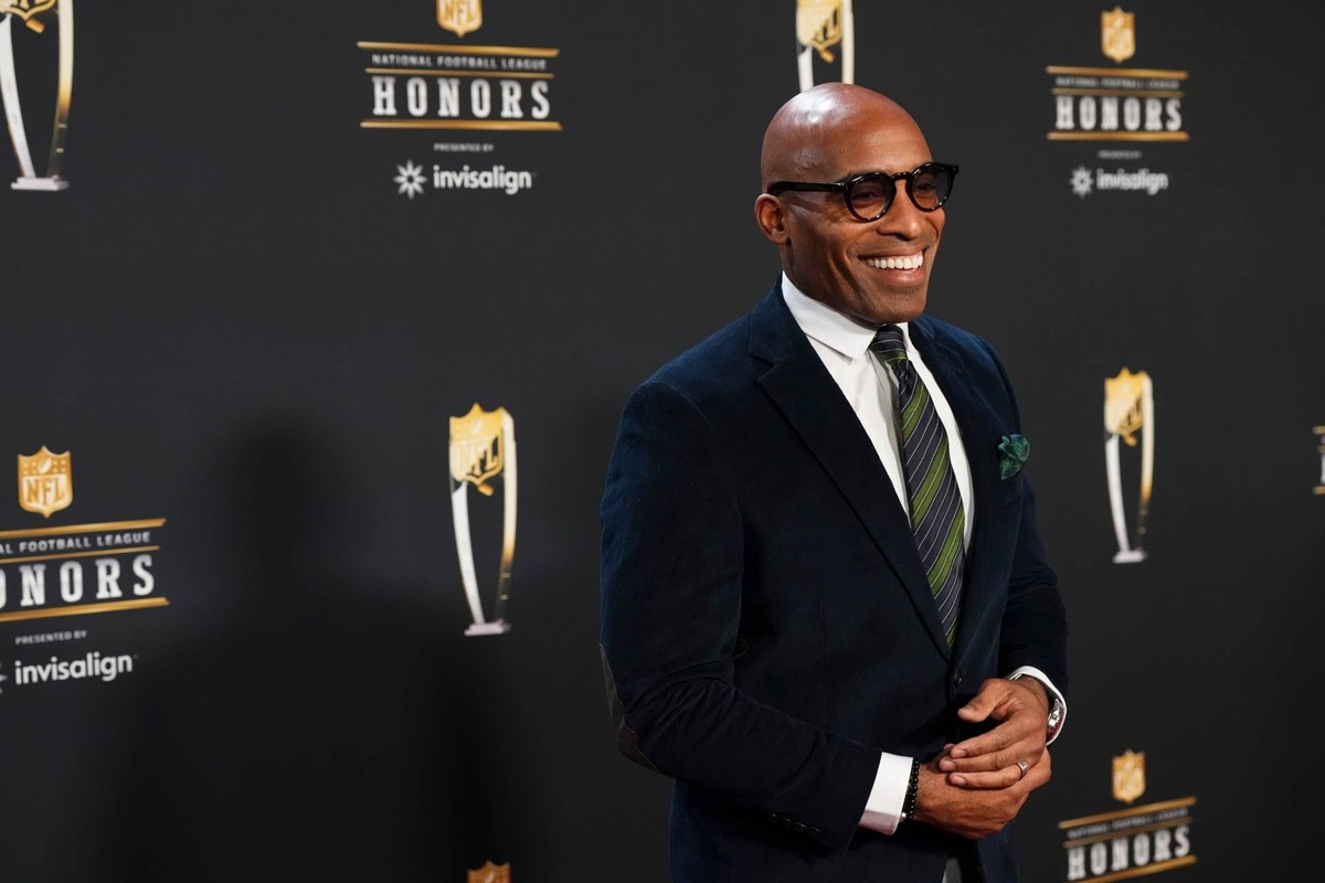  PHOENIX, AZ - FEBRUARY 09: Tiki Barber poses for a photo on the red carpet during NFL Honors at the Symphony Hall on February 9, 2023 in Phoenix, Arizona. (Photo by Cooper Neill/Getty Images) 