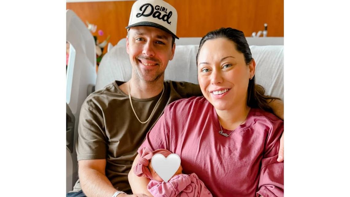 La hija de Eminem, Alaina, da a luz a su primer bebé y lo nombra en honor a sus hermanas 