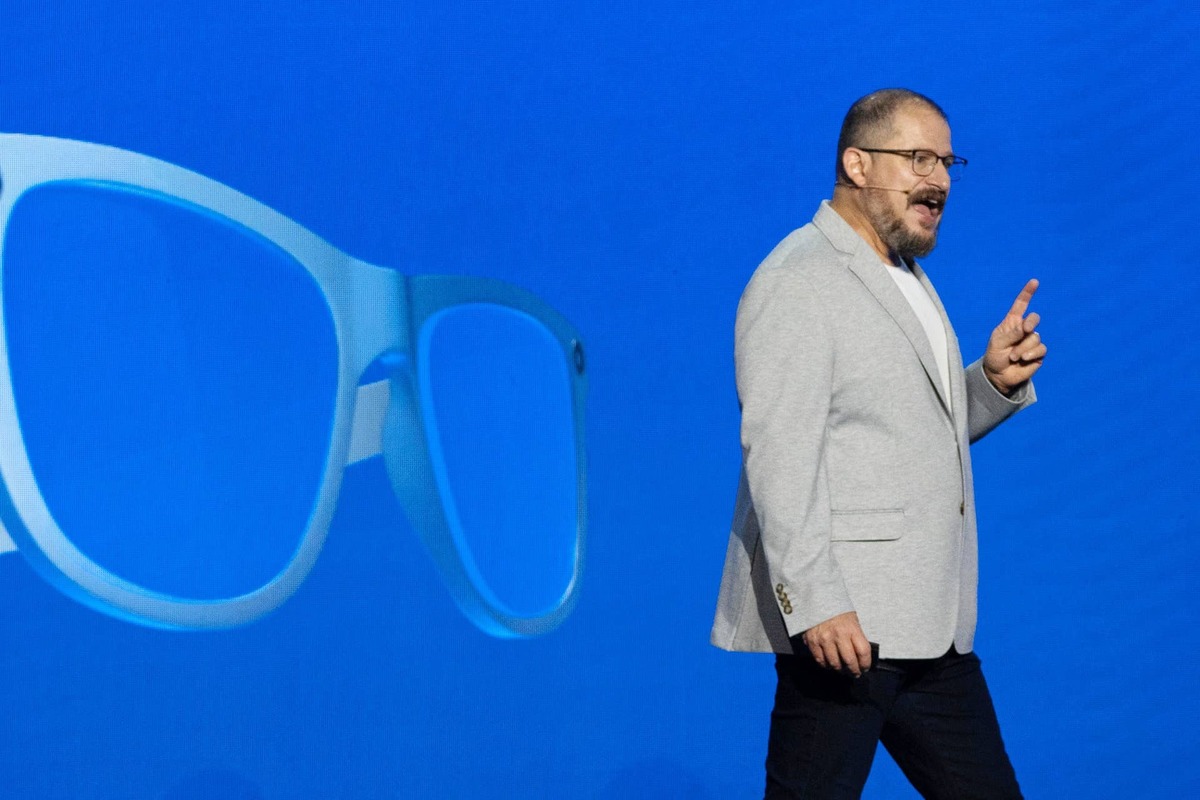  Qualcomm CEO Cristiano Amon is overseeing development of more than 40 new AI device designs, including smart glasses, wearable pins, and earbuds with cameras. 