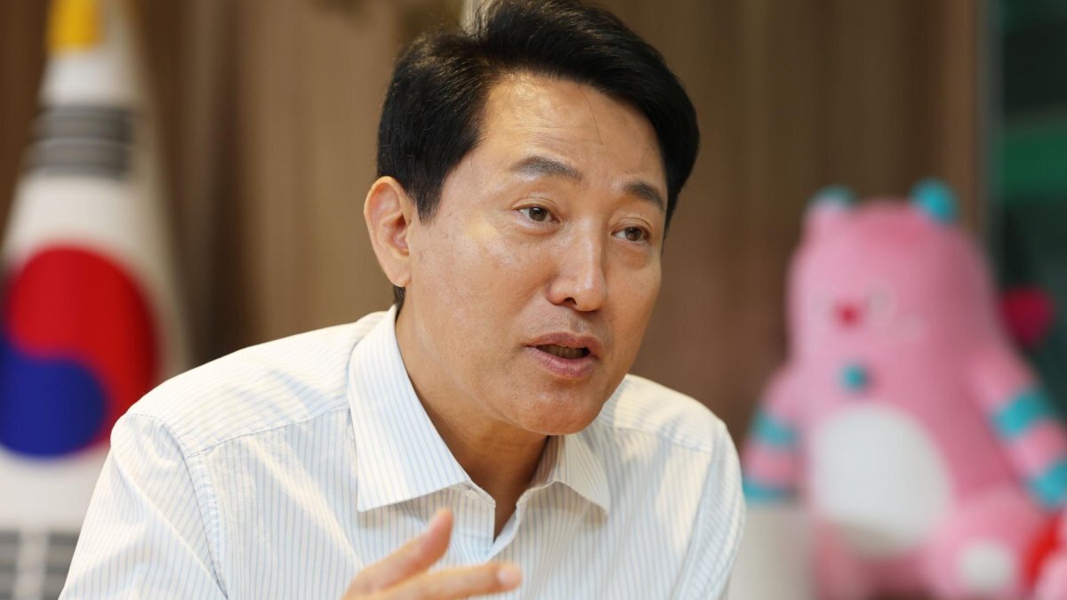Seoul Mayor Oh Se-hoon vowed to prioritize elevating Seoul into a global top-three city after winning reelection last week. Oh is seen here during an interview with Yonhap News Agency at his office in central Seoul on Tuesday. Photo by Yonhap