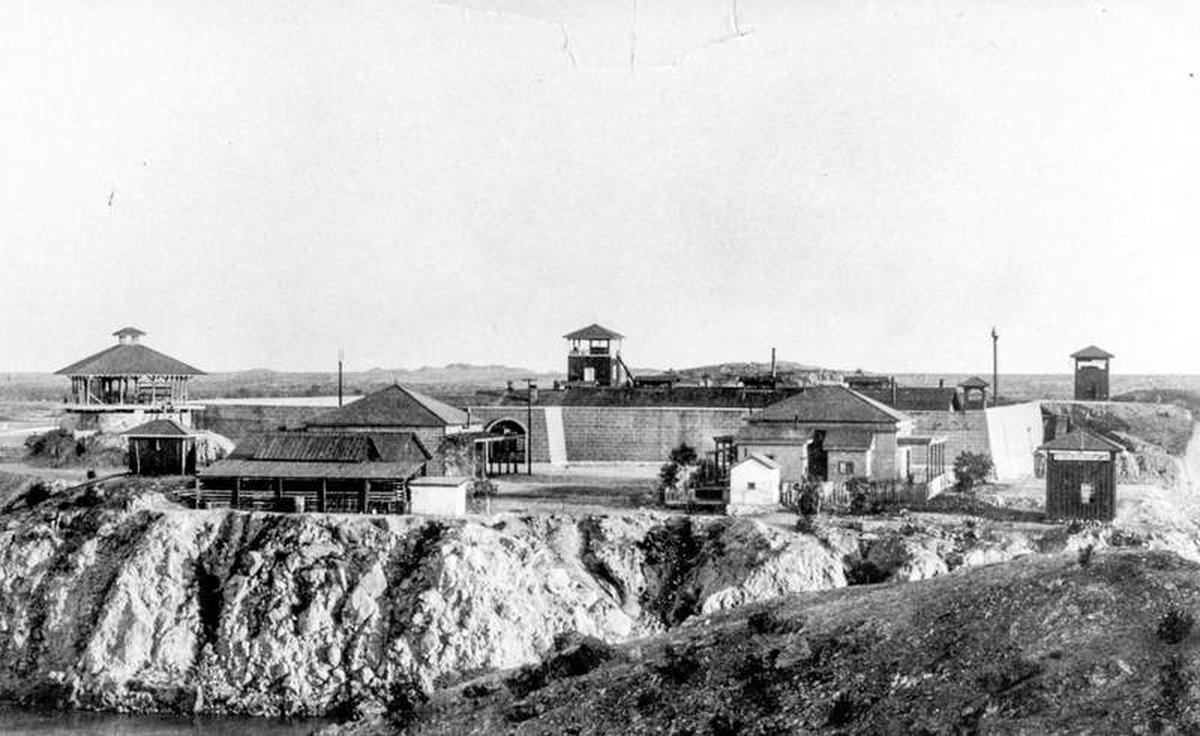  A historic image helps visitors picture Yuma Territorial Prison in its early days. Photo credit: Ace Crye, Arizona Territorial Prison Museum 