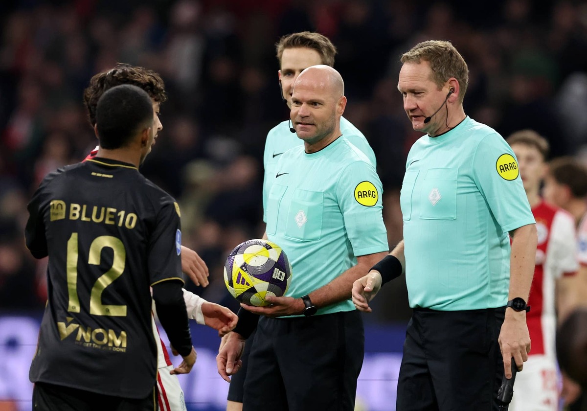 Referee Rob Dieperink after the Dutch Eredivisie match between Ajax and Sparta. Photo by Peter Lous/EYE4IMAGES/NurPhoto via Getty Images