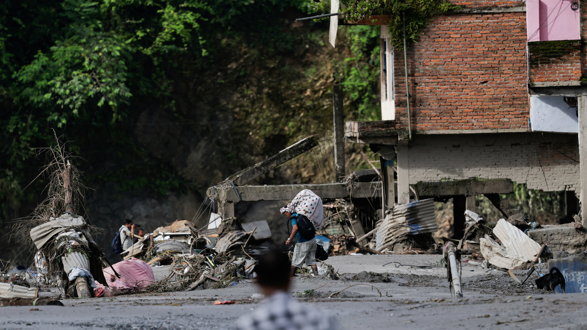Factbox-Nations with tourists missing in Nepal flood 