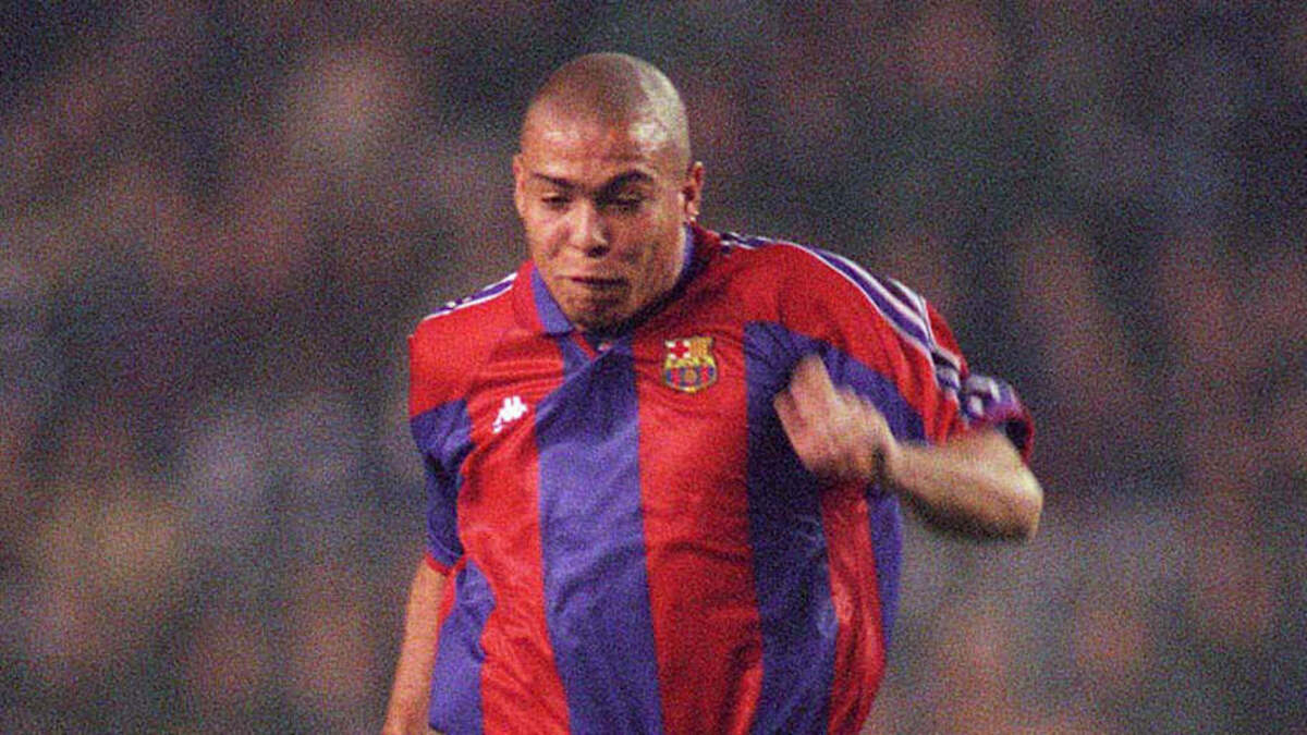  Ronaldo Nazário was at the peak of his powers during his single season with Barcelona. | Claudio Villa/Getty Images 
