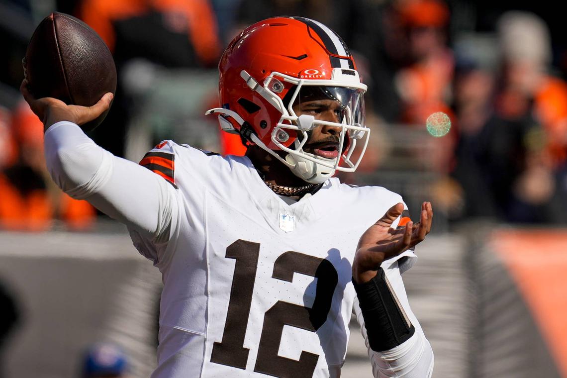  Cleveland Browns quarterback Shedeur Sanders (12) throws a pass in the first quarter against the Cincinnati Bengals at Paycor Stadium. 