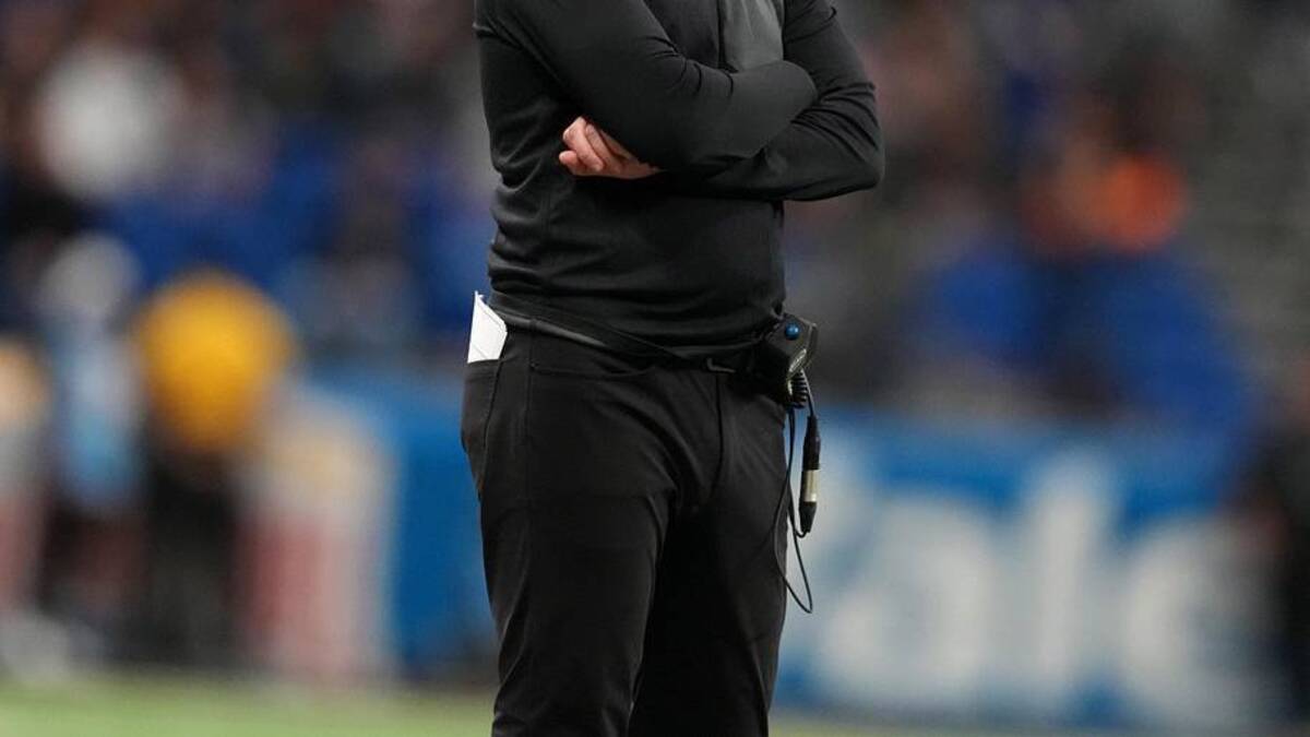  Dec 30, 2025; San Antonio, TX, USA; Southern California Trojans head coach Lincoln Riley watches from the sidelines against the TCU Horned Frogs in the first half during the Alamo Bowl at Alamodome. Mandatory Credit: Kirby Lee-Imagn Images | Kirby Lee-Imagn Images 