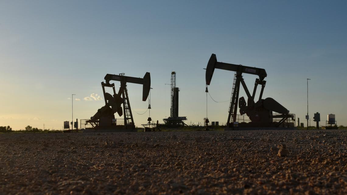 Oil pulls back as traders look for progress on US-Iran talks 