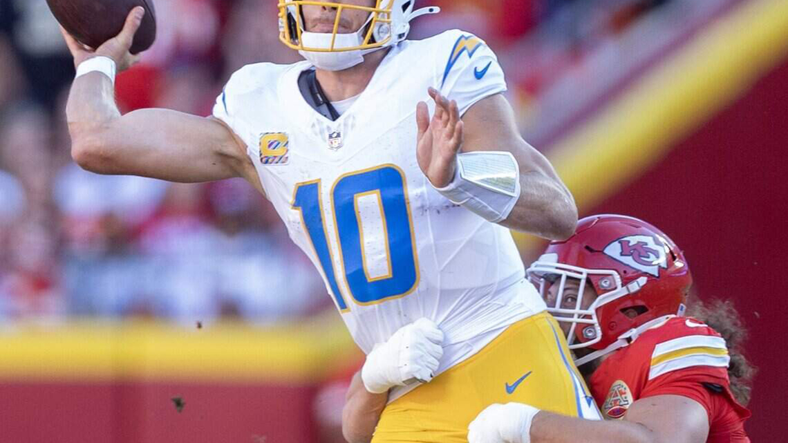 Chargers limp into bye week at 0-6 after loss to Chiefs