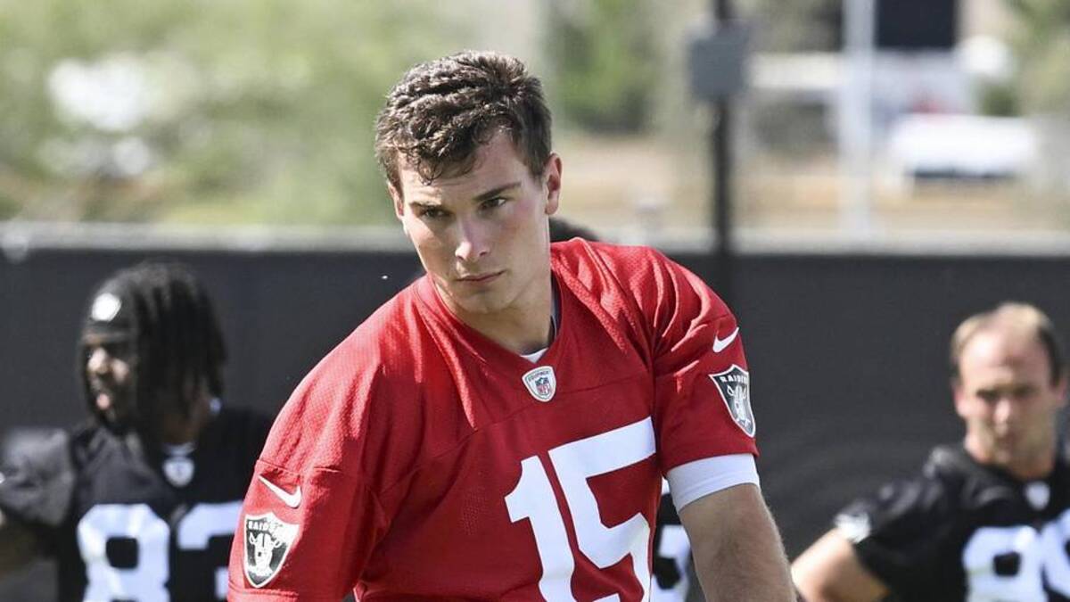  Jun 3, 2026; Henderson, NV, USA; Las Vegas Raiders quarterback Fernando Mendoza (15) warms up during organized team activities at Intermountain Health Performance Center. Mandatory Credit: Candice Ward-Imagn Images | Candice Ward-Imagn Images 