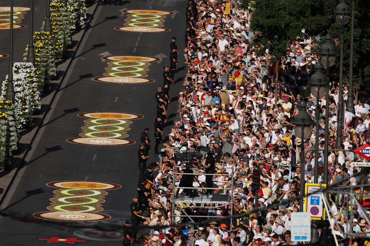 Police officers stand guard on the day of Pope Leo XIV's arrival at Plaza de Cibeles, during his apostolic journey in Madrid, Spain, June 7, 2026. REUTERS/Mohammed Salem