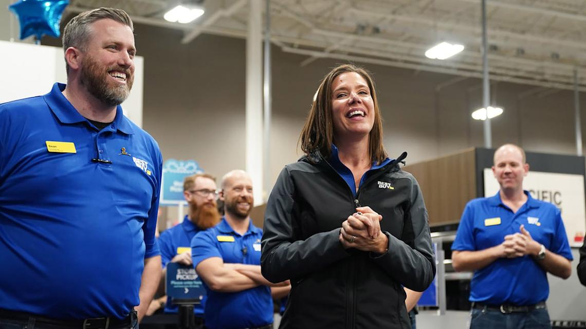 Best Buy's outgoing CEO and her replacement see AI as ‘pivot point' for tech retail 