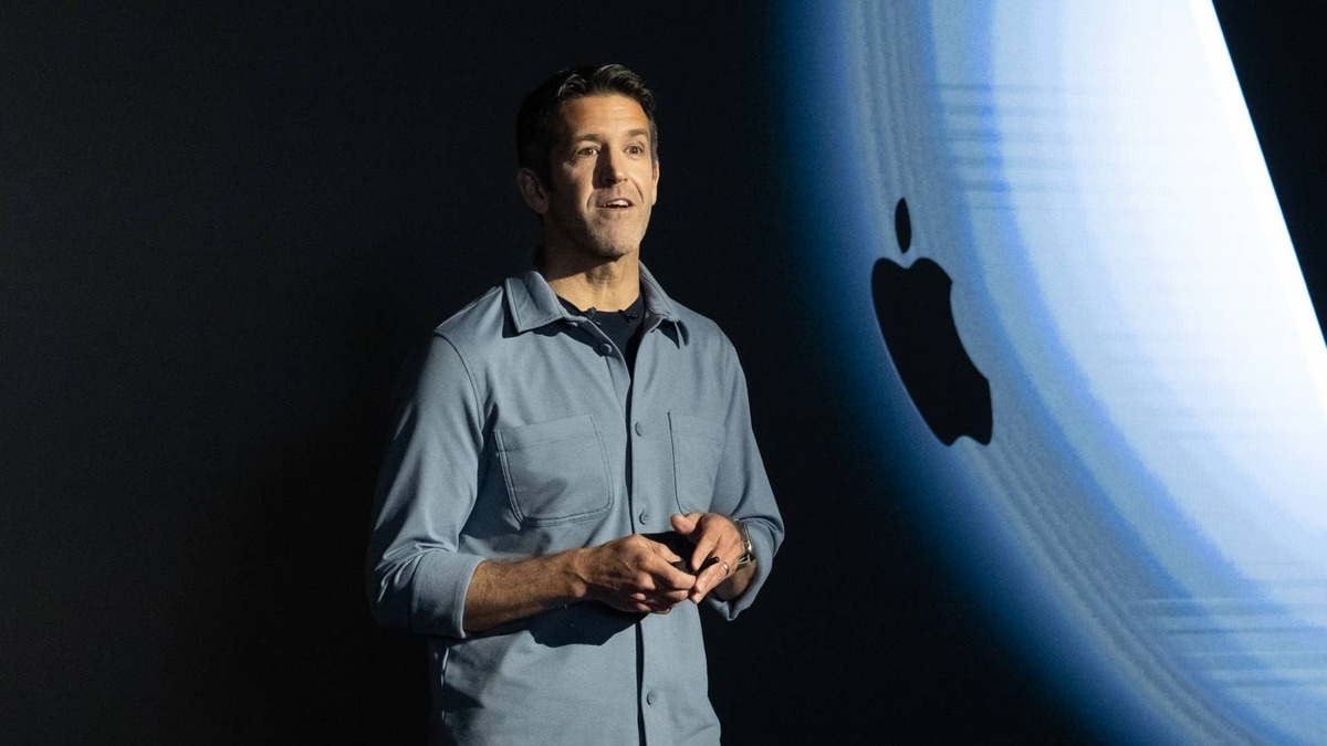 Louis Navellier's Apple stock rating shifts massively ahead of 'surprise and shine' event