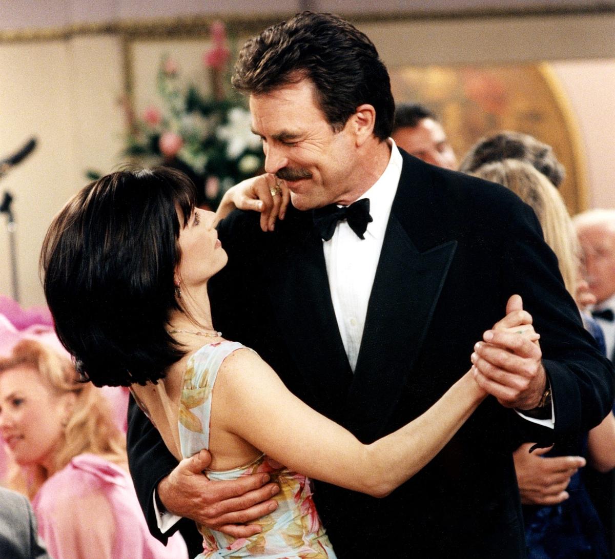 Courteney Cox, Tom Selleck, Friends, Season 2, 1996©Warner Brothers / courtesy Everett Collection