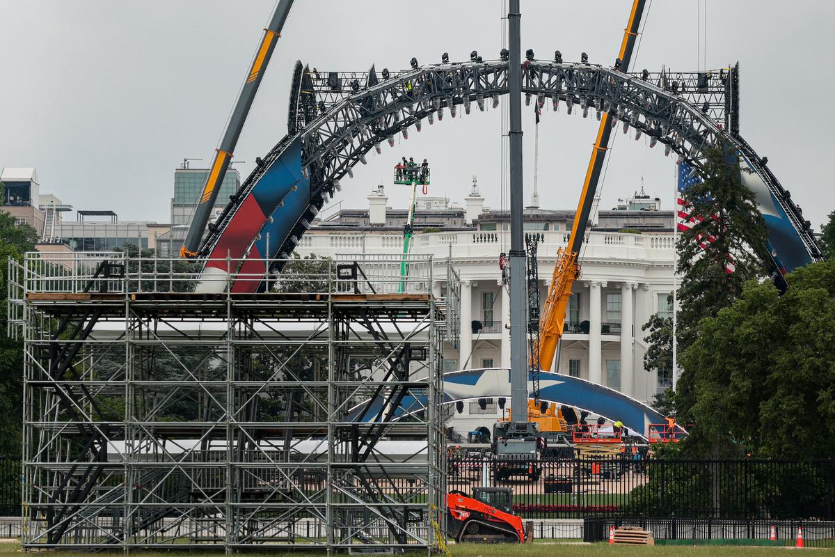 Construction is underway on a temporary arena that will host the UFC Freedom 250 fight card in June on the South Lawn of the White House in Washington, D.C., U.S., May 27, 2026. REUTERS/Kylie Cooper