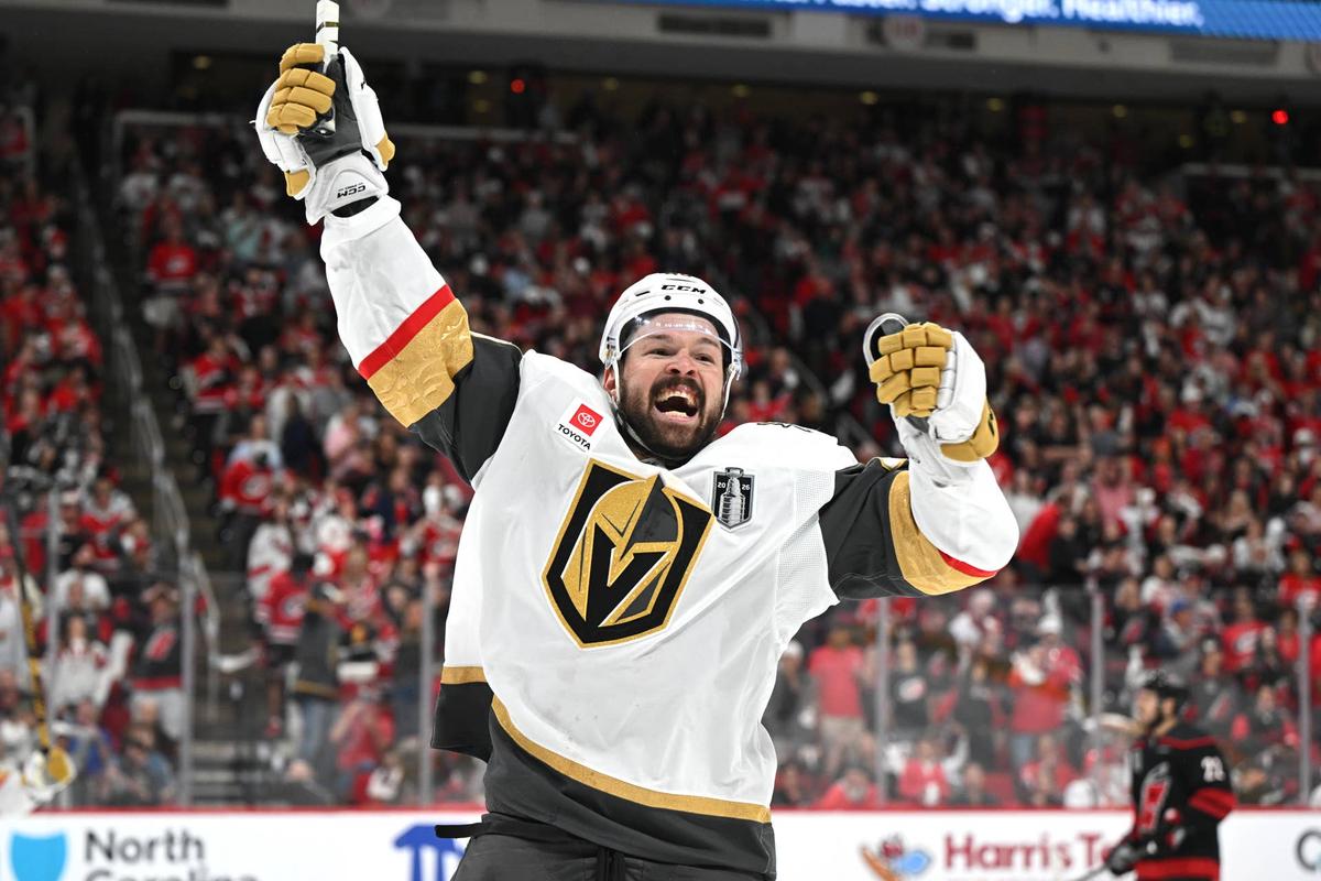  Tomas Hertl had the game-winning goal as the Vegas Golden Knights defeated the Carolina Hurricanes 5-4 in Game 1 of the Stanley Cup Finals. 