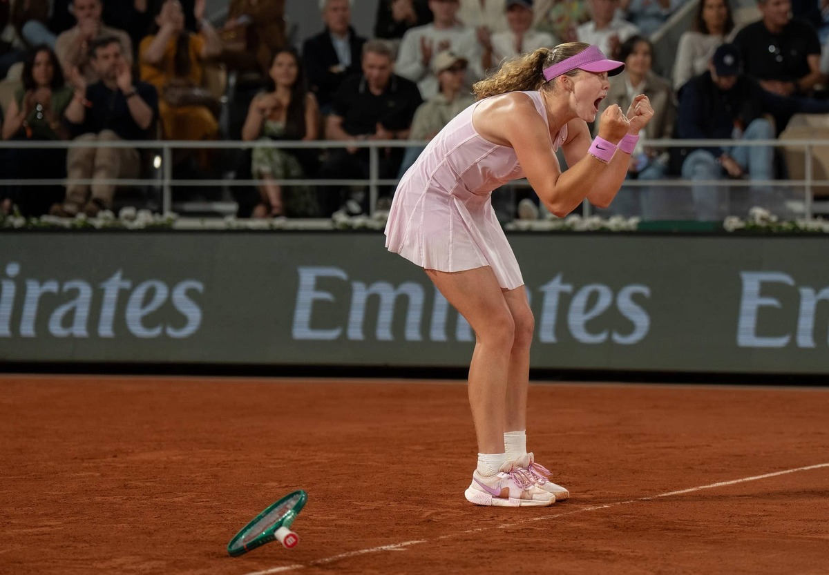  Jun 4, 2026; Paris, France; Mirra Andreeva celebrates winning her match against Marta Kostyuk of Ukraine on day 12 at Stade Roland Garros. Mandatory Credit: Susan Mullane-Imagn Images 