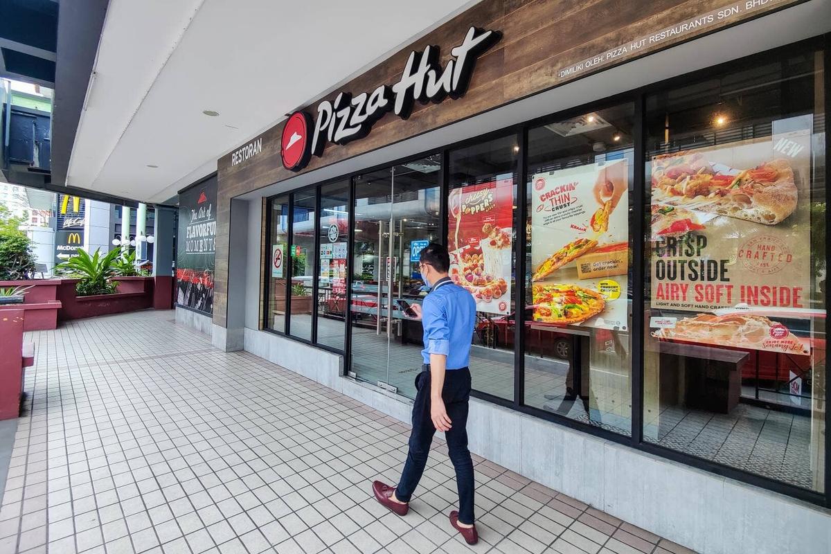  Yum Brands is reportedly in talks for a sale of its Pizza Hut chain. Shutterstock