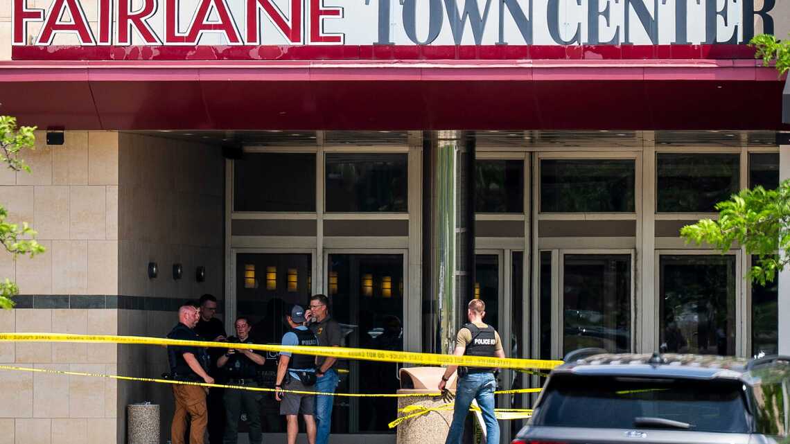 Michigan mall shooting leaves 2 dead, 1 wounded 