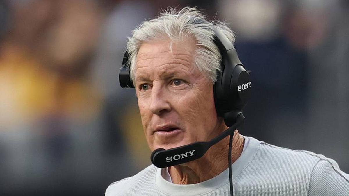  Nov 30, 2025; Inglewood, California, USA; Las Vegas Raiders head coach Pete Carroll during the first half at SoFi Stadium. Mandatory Credit: Kiyoshi Mio-Imagn Images | Kiyoshi Mio-Imagn Images 
