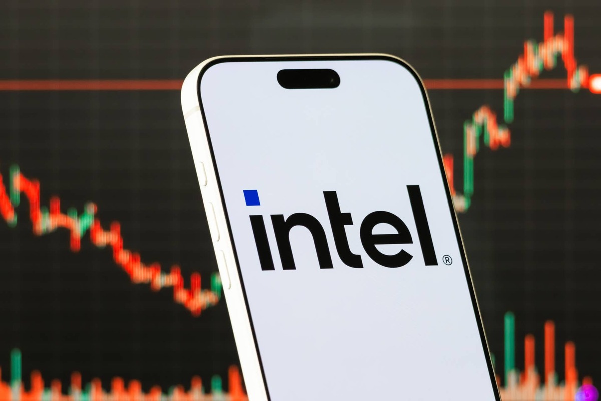  Intel is among the top-performing stocks in 2026. 