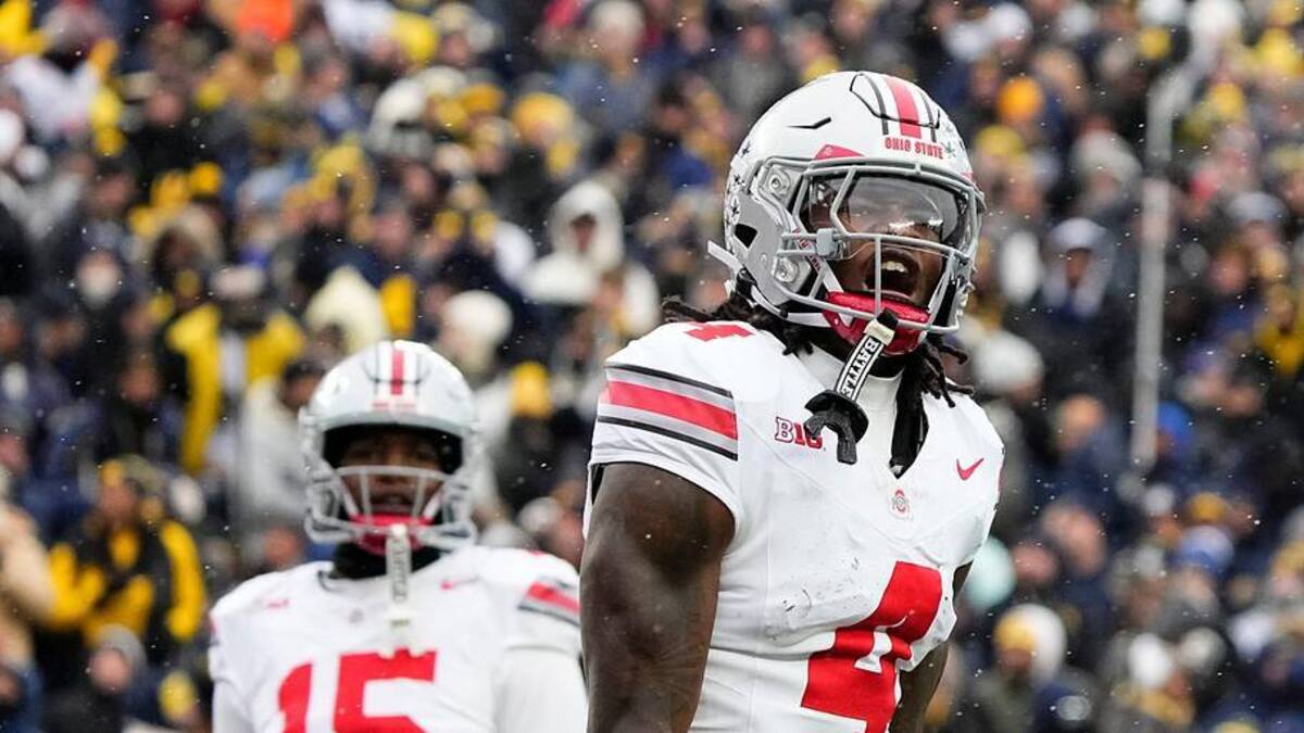  Ohio State receiver Jeremiah Smith celebrates a touchdown against Michigan on Nov. 29. | Adam Cairns/Columbus Dispatch / USA TODAY NETWORK via Imagn Images 