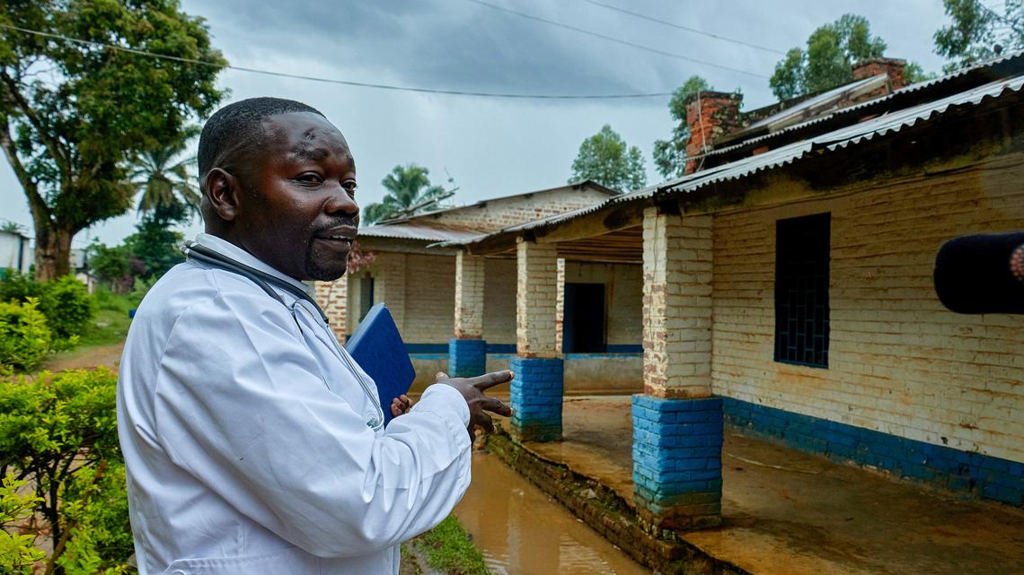 Ebola patients flee in attacks on Congo health facilities, hobbling response 