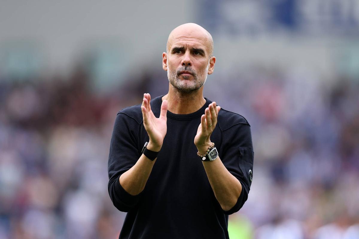  Pep Guardiola applauds the fans following the team's defeat during the Premier League match between Brighton & Hove Albion and Manchester City. Photo by Justin Setterfield/Getty Images