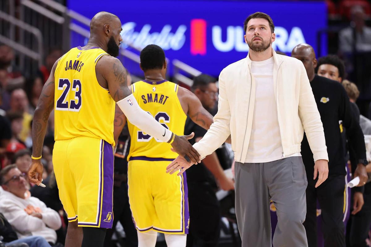  Los Angeles Lakers guard Luka Dončić shakes hands with forward LeBron James during their team's playoff game against the Houston Rockets at Toyota Center on April 24, 2026. Troy Taormina-Imagn Images