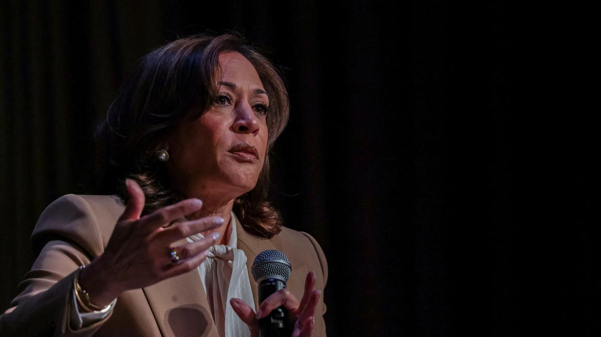 Former U.S. Vice President Kamala Harris speaks during the National Action Network (NAN) National Convention  in New York City, U.S., April 10, 2026. REUTERS/Jeenah Moon