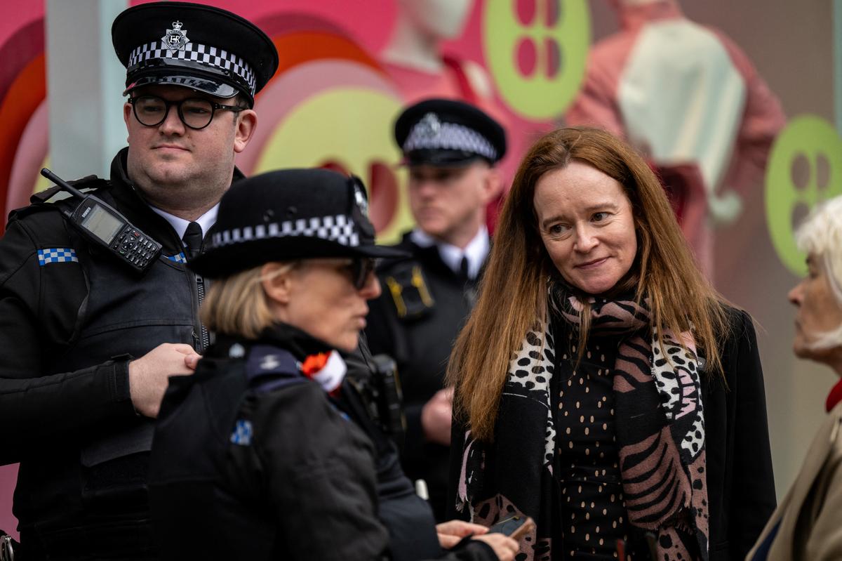 The Metropolitan Police National Lead for Facial Recognition, Lindsey Chiswick, speaks to police officers during a live facial recognition operation in London, Britain, May 11, 2026. REUTERS/Chris J. Ratcliffe